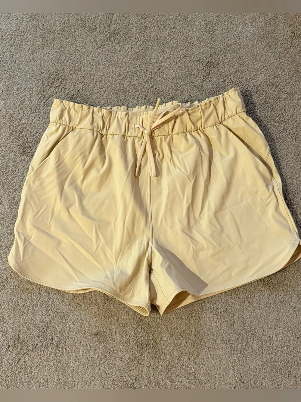 Lululemon Stretch Luxtreme High-Rise Short 3.5” Prosecco Size 10